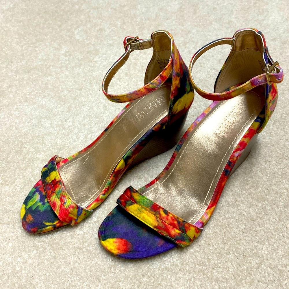 Kenneth Cole Reaction wedge ankle strap sandals, flowered, size 7